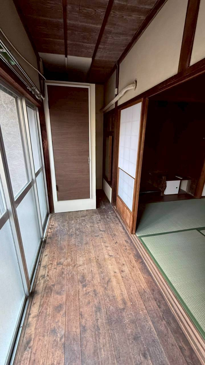 高取山平屋アパートの玄関|明るい玄関です