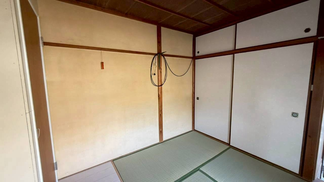 高取山平屋アパートの和室|明るい和室です