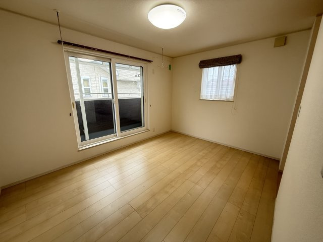 前橋市小屋原町　中古住宅の洋室