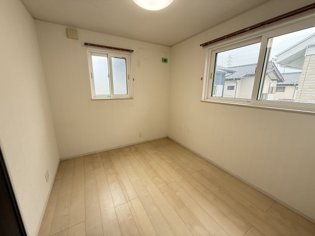 前橋市小屋原町　中古住宅の洋室