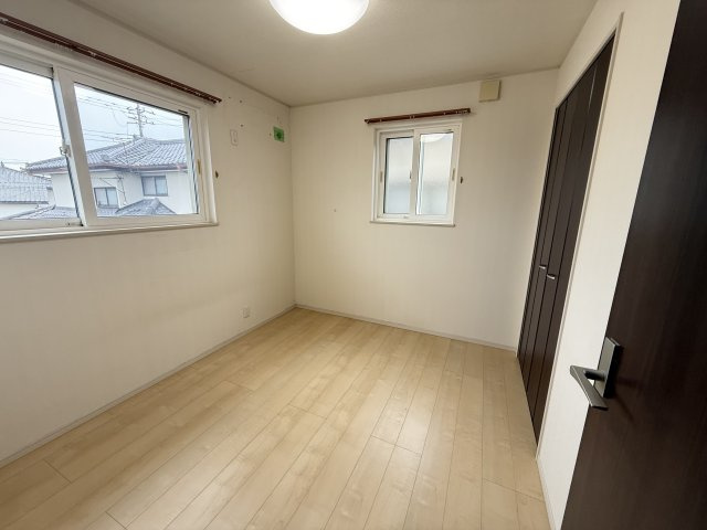 前橋市小屋原町　中古住宅の洋室