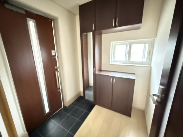 前橋市小屋原町　中古住宅の玄関