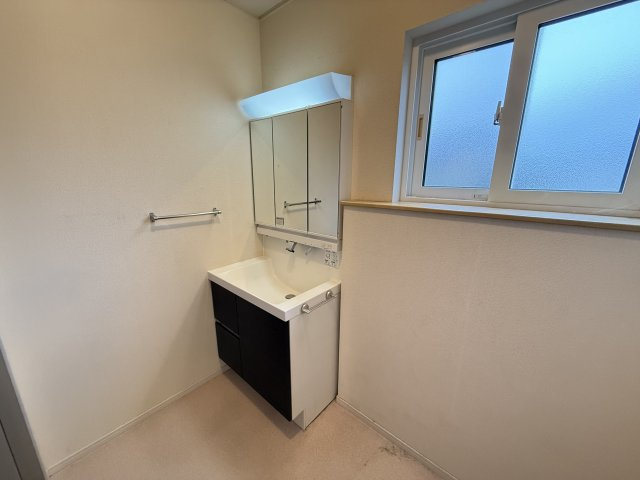 前橋市小屋原町　中古住宅の独立洗面台