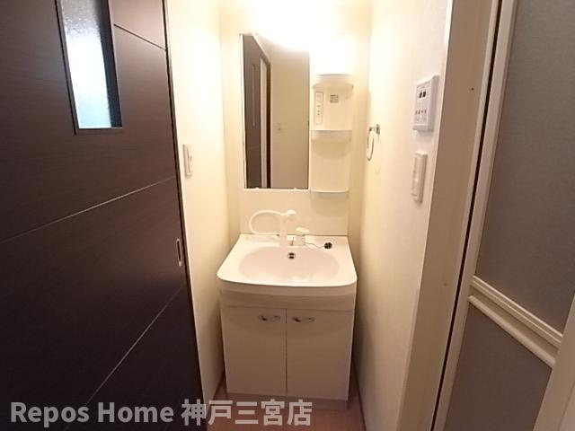 エスライズ新神戸の洗面所