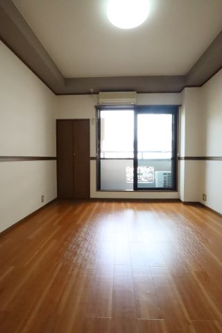 大阪市都島区中野町４丁目の賃貸マンションの居間・リビング