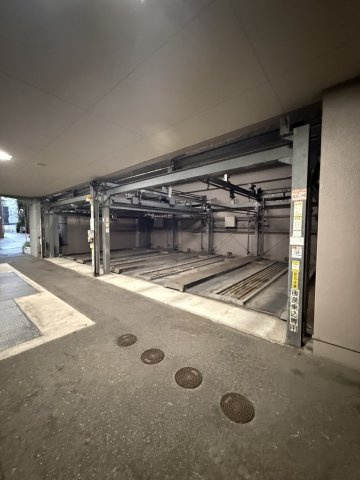 東峰マンションアーバンスクエア博多駅の駐車場