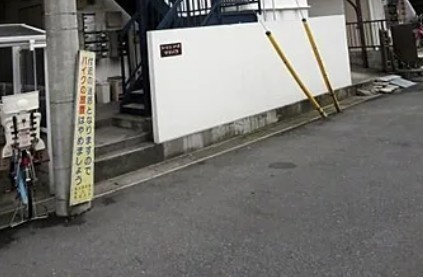 クロノス獨協大学前のエントランス