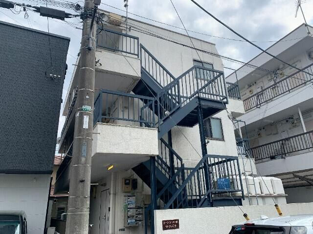 クロノス獨協大学前の外観