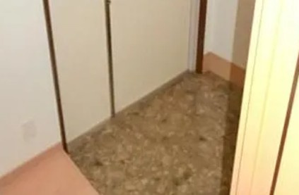 クロノス獨協大学前の玄関