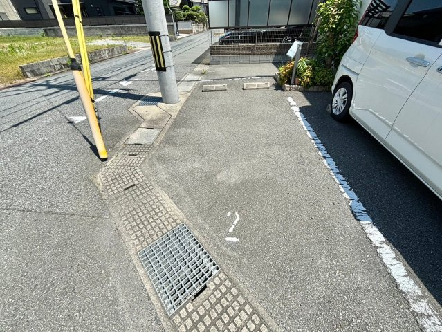 オーシャン三条の駐車場