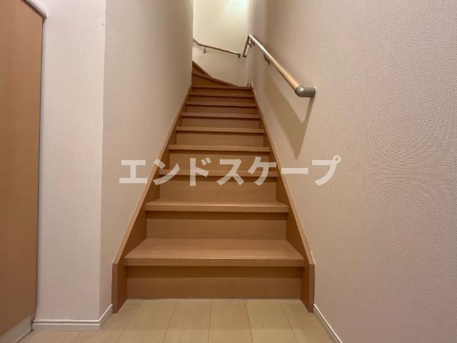 アリーヴィオの内装|階段
高崎、前橋のお部屋探しはエンドスケープまで！お客様の理想お聞かせ下さい♪