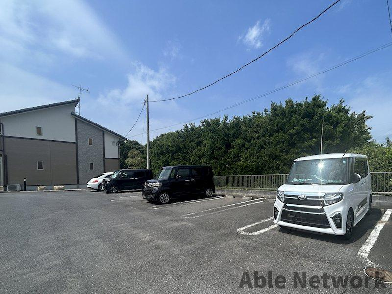 MIRAING Vの駐車場
