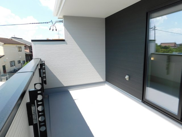 海部郡蟹江町富吉１丁目の新築一戸建のバルコニー|◇バルコニー◇　　南面で陽当り良好なワイドバルコニー！　ホールから利用可能なバルコニー♪