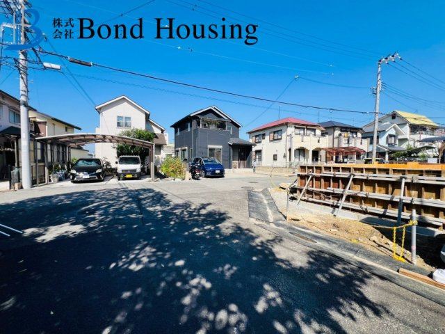 南西角地になり開放的です　玉津町新方第4　新築戸建の前面道路含む現地写真
