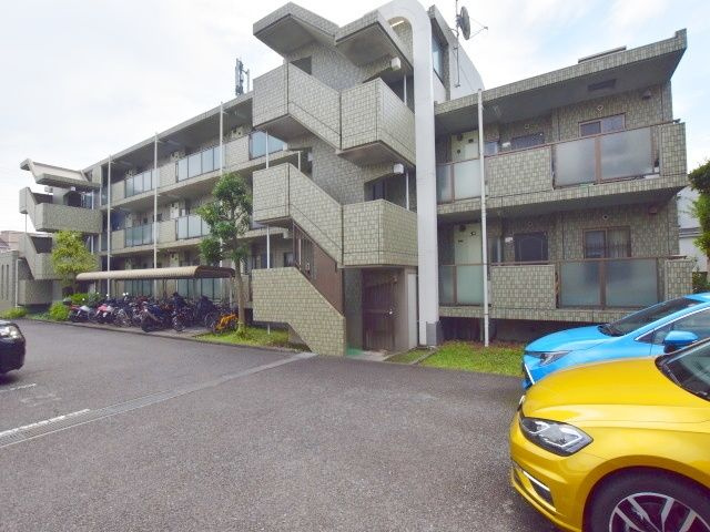 メゾンヒルトップ山手の駐車場