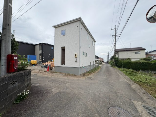 リーブルガーデン　各務原市三井北町二丁目　全2区画分譲の前面道路含む現地写真|「現地（2026年10月5日）撮影」　
■前面道路　
■ヤマダ不動産　株式会社リライフ