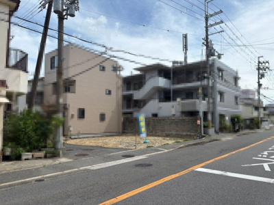 【前面道路含む現地写真】 | 引野町１丁　新築一戸建 | ウォークインクローゼット２カ所有！季節の荷物やかさばる荷物やお子様の思い出の品などの収納場所に困らないですね！