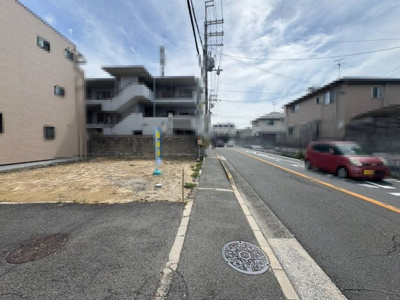 【前面道路含む現地写真】 | 引野町１丁　新築一戸建 | ＴＶモニター付きインターホンですので、突然の来客時にも外の様子が確認できて安心です♪