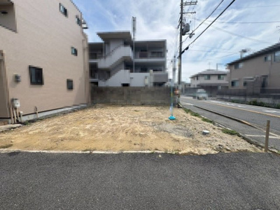 【外観】 | 引野町１丁　新築一戸建 | 前面道路：西側　約１０．７３ｍ！運転が苦手な方も安心ですね！