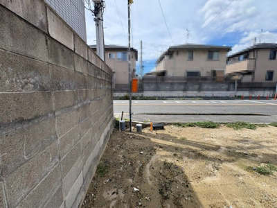【外観】 | 引野町１丁　新築一戸建 | 【浴室乾燥機付】一坪以上の浴室でのびのび一日の疲れを癒して下さいね！浴室に窓が付いているので、換気ができて湿気やカビ防止になりますよ！