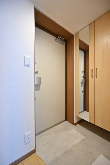 ＣＥＮＴＲＡＬ　ＧＡＲＤＥＮ　ＲＥＳＩＤＥＮＣＥ　ＴＯＫＹＯの玄関|落ち着いた玄関です