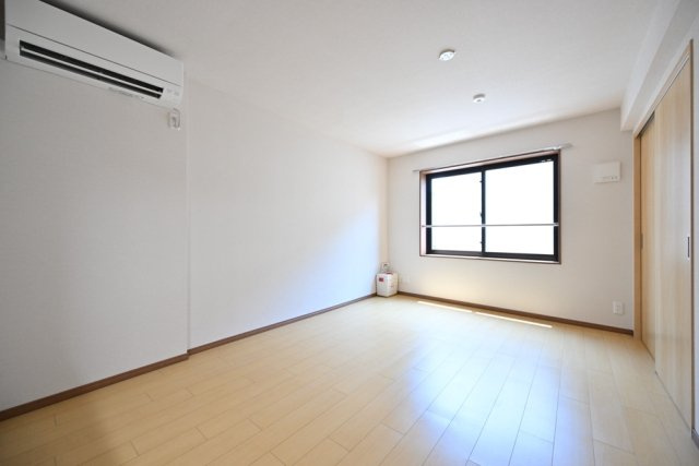 ＣＥＮＴＲＡＬ　ＧＡＲＤＥＮ　ＲＥＳＩＤＥＮＣＥ　ＴＯＫＹＯの居間・リビング|こちらの居間で趣味の時間をお楽しみください