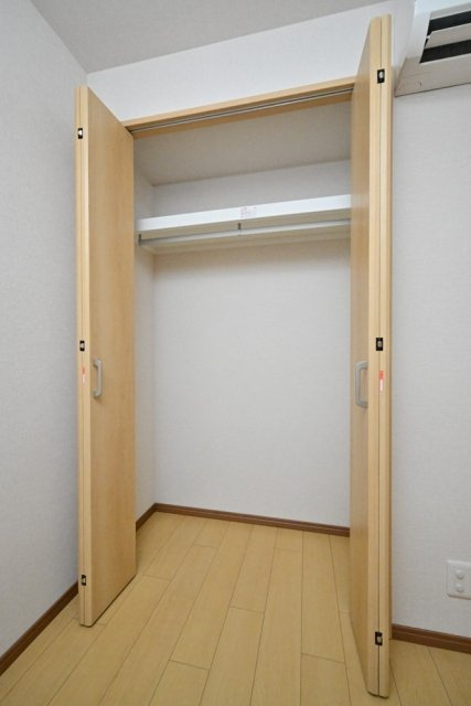 ＣＥＮＴＲＡＬ　ＧＡＲＤＥＮ　ＲＥＳＩＤＥＮＣＥ　ＴＯＫＹＯの収納|（洋室1）
