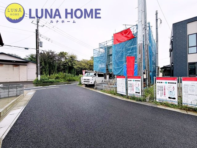 土浦市高岡　新築戸建　1号棟の前面道路含む現地写真