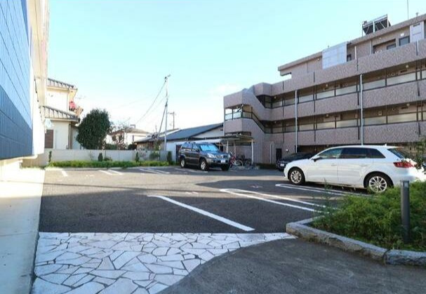 ロイヤルハイツの駐車場|カースペースがあります
