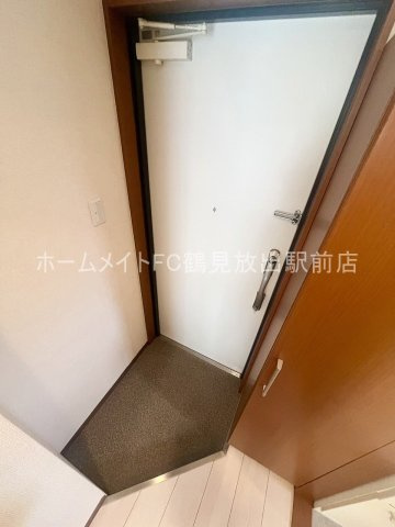 メイト鶴見の玄関