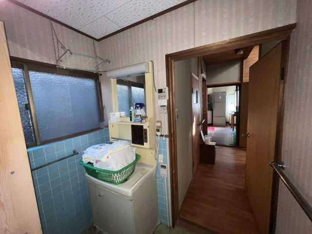 津山市小田中　中古住宅5DKの脱衣所