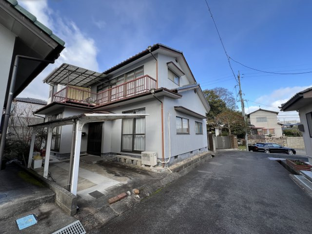 津山市小田中　中古住宅5DKの外観
