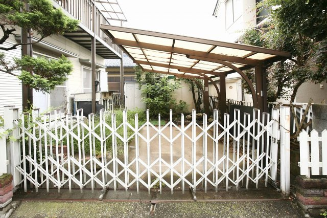 加須市南町貸家の駐車場
