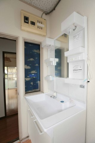 加須市南町貸家の独立洗面台