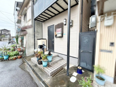 【外観】 | 御崎７丁目　中古戸建 | お料理に集中しやすい壁付キッチンですよ！キッチン前に窓ございますので、換気が出来ますね！