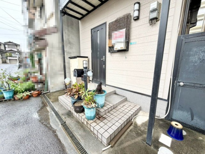 【外観】 | 御崎７丁目　中古戸建 | 窓があり、明るく、臭いがこもりませんので、来客用トイレとして清潔に保てます！