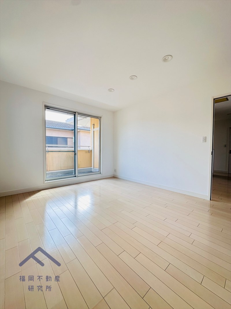 西区西の丘３丁目　戸建ての洋室
