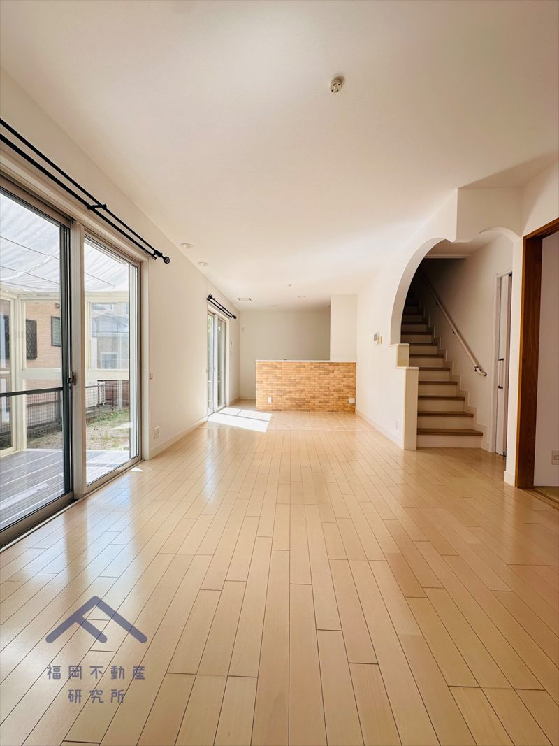 西区西の丘３丁目　戸建ての居間・リビング