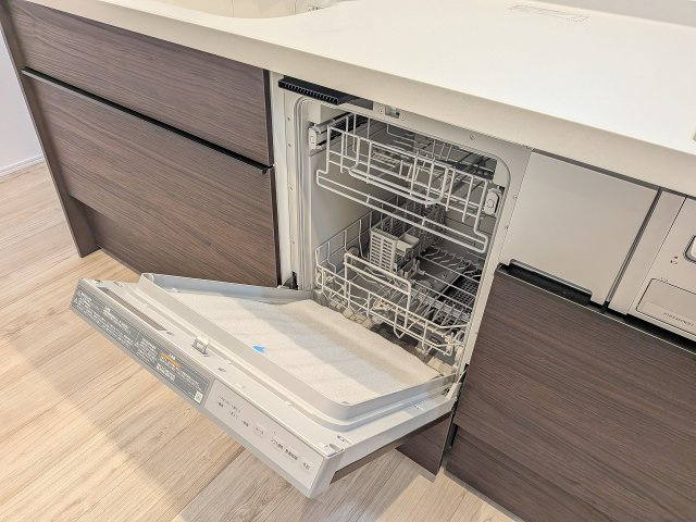 八王子市　丸山町　新築一戸建てのキッチン|～食洗機付き　食事後の食器洗いはお任せ、家族でゆっくりとくつろげます～