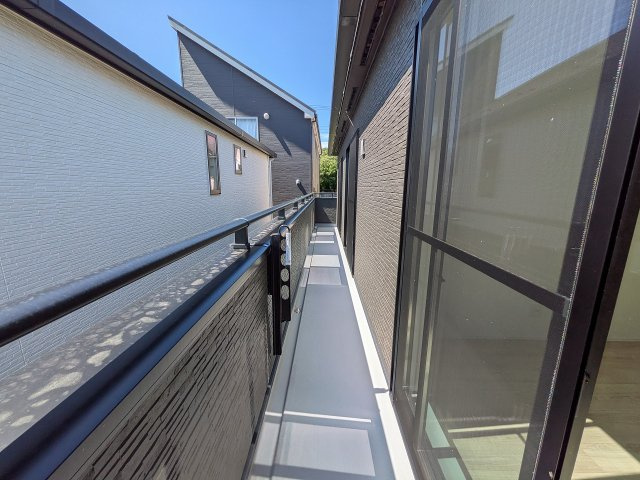 八王子市　丸山町　新築一戸建てのバルコニー|～2階3部屋から出入り可能な3wayバルコニー～
