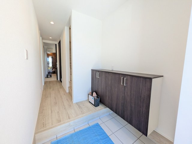八王子市　丸山町　新築一戸建ての玄関|～ロータイプのシューズボックス～