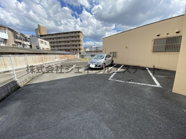 メゾンジョイの駐車場|駐車スペースもあります