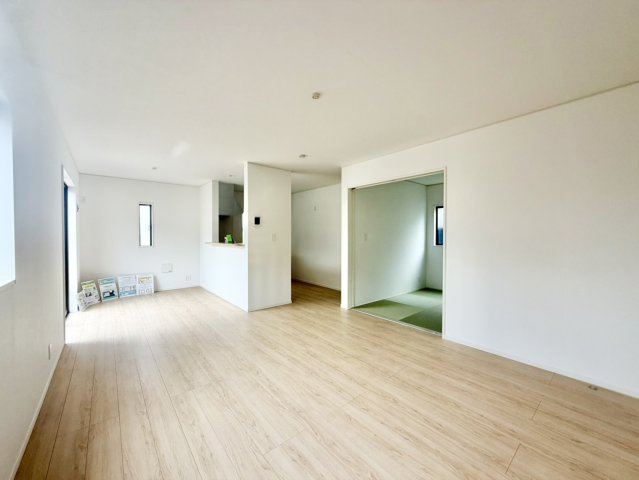 岩出市中島　新築戸建の居間・リビング