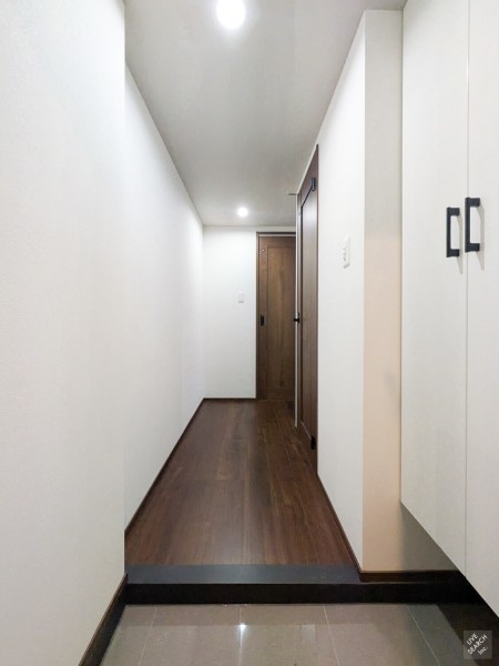 Ｔｈｅ　Ｓｈｉｎａｇａｗａ　Ｅａｓｔ　Ｒｅｓｉｄｅｎｃｅの玄関|収納もある玄関です