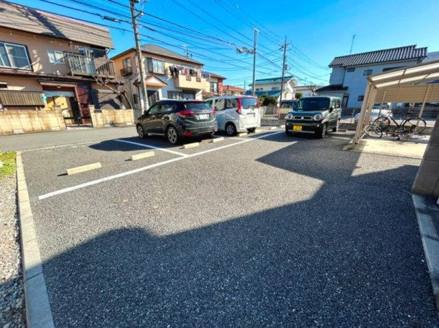 エメラルドの駐車場