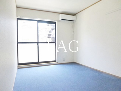 【居間・リビング】 | サンパレスさとう | 洋室のお部屋です。