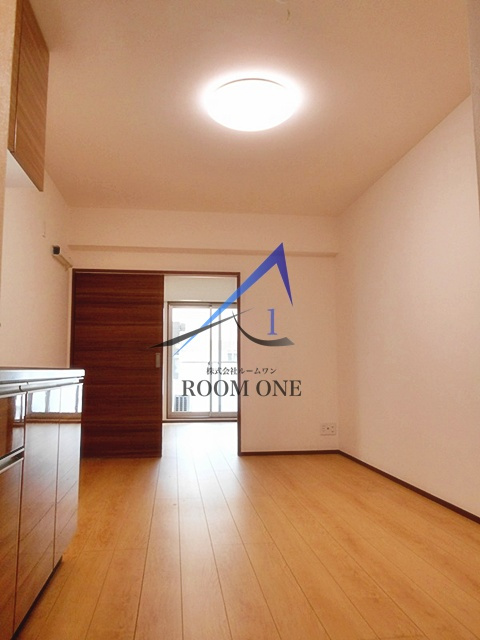 ロイヤルレジデンス の居間・リビング|洋室のお部屋です。