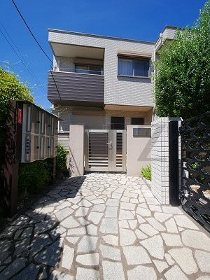 シェルティー菊名のエントランス|お洒落なエントランスです！