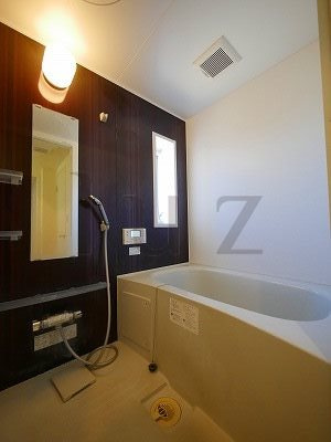 シェルティー菊名の浴室|追炊き機能付きの清潔感のあるバスルームです。