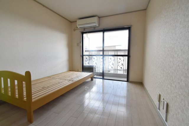 シンコーヴィラの居間・リビング|家具はお部屋による